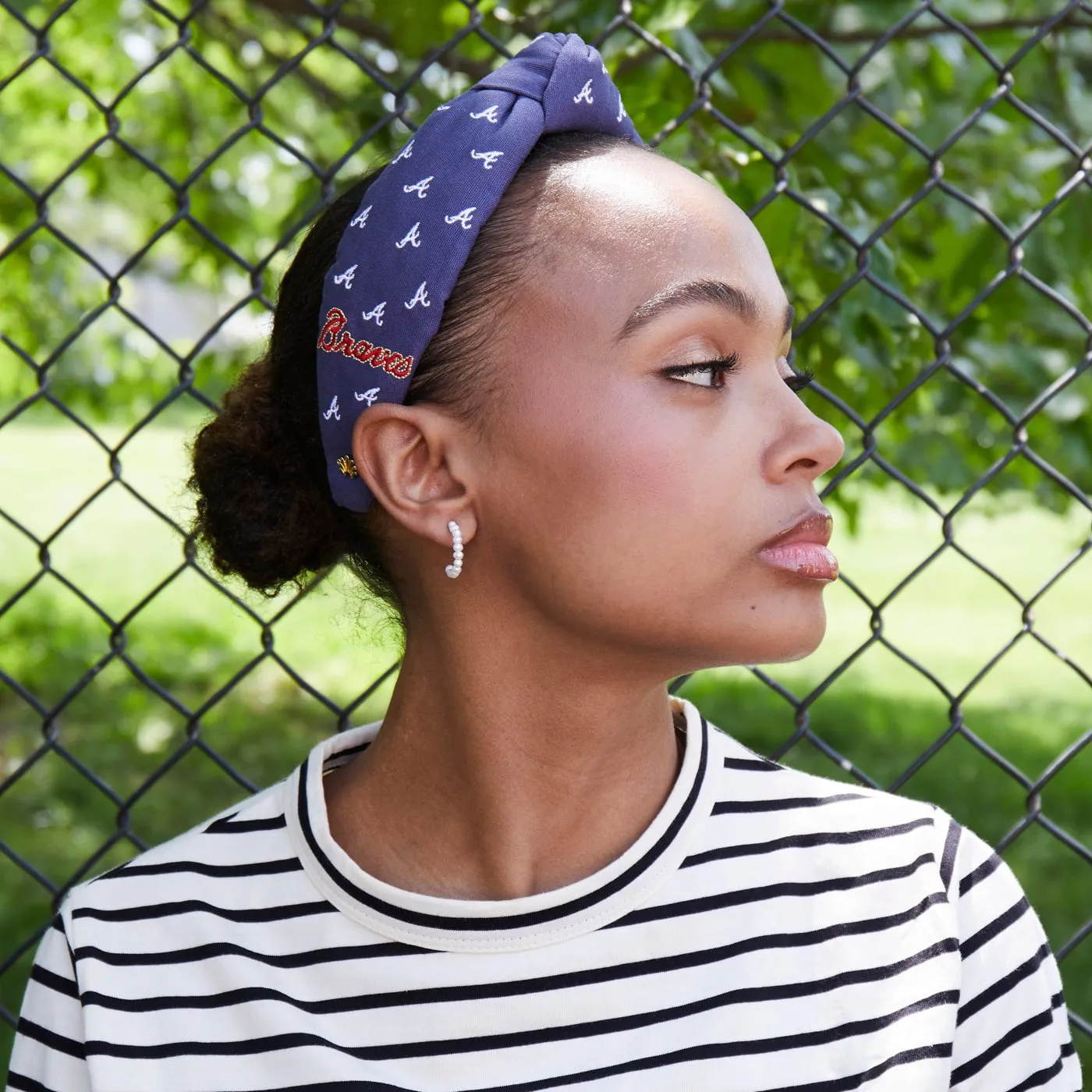 ATLANTA BRAVES LELE SADOUGHI / MLB NAVY EMBROIDERED KNOTTED HEADBAND